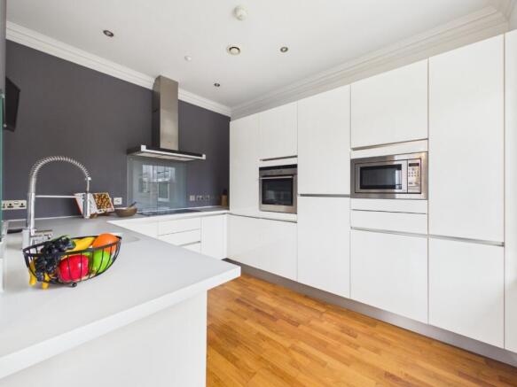 2 bed Apartment for sale Image 4