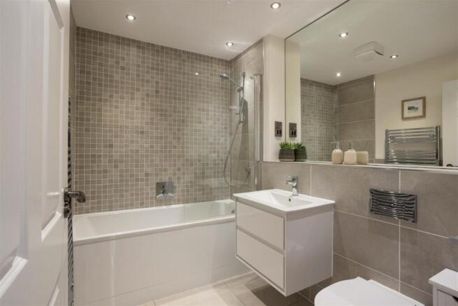 4 bed Semi-Detached for sale Image 11