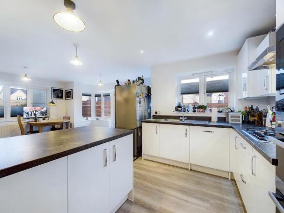 CAM01354G0-PR0042-STILL024