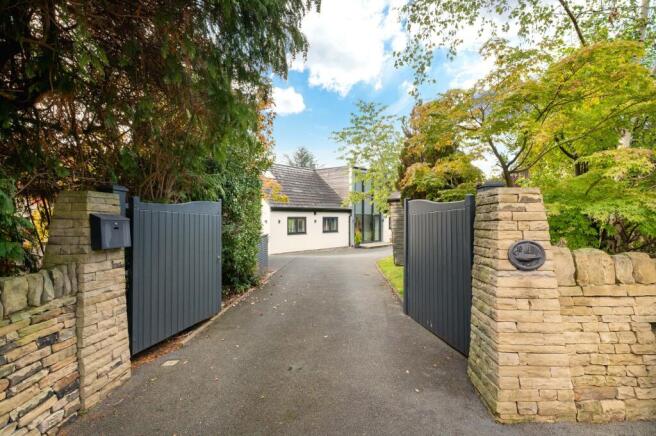 5 bed Detached for sale Image 6