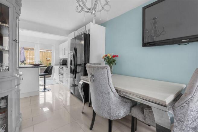 4 bed Detached for sale Image 4
