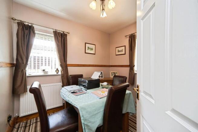 4 bed Detached Bungalow for sale Image 7