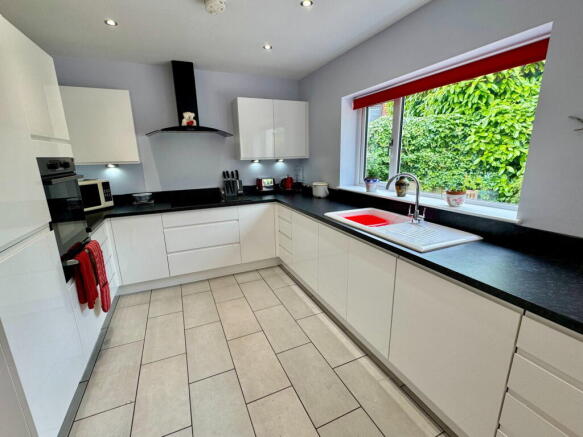3 bed Semi-Detached Bungalow for sale Image 6