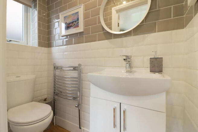 5 bed Detached for sale Image 9