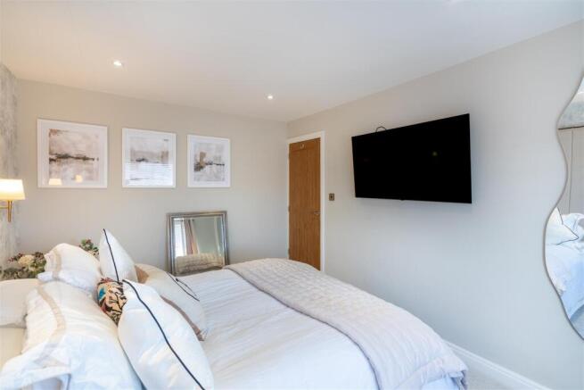3 bed Semi-Detached for sale Image 12