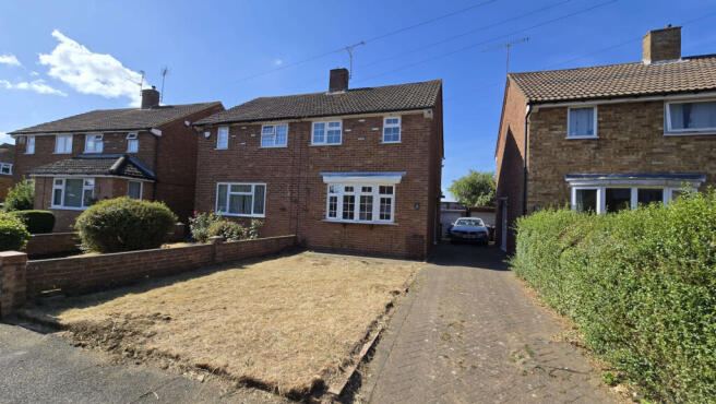 Refurbished & Spacious 2 bed semi-detached house,
