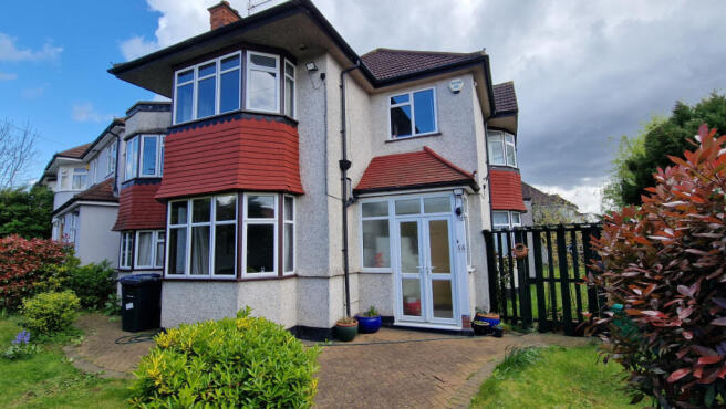 5 BEDROOM DETACHED HOUSE