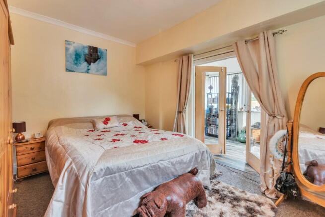 Bedroom 4.jpg