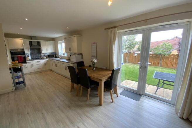 kitchen/dining room 