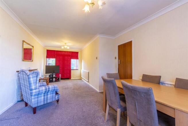 Lounge/Dining Room
