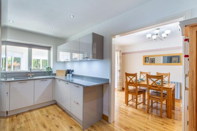4 bed Detached for sale Image 6