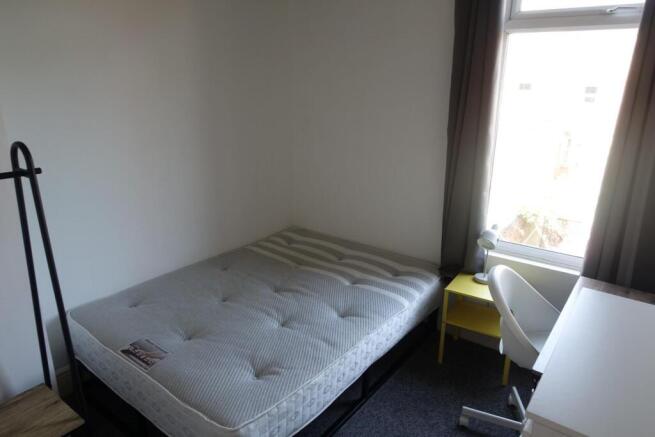 3 bed Terraced to rent Image 5