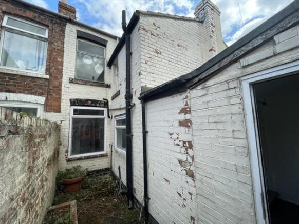 2 bed Terraced to rent Image 10