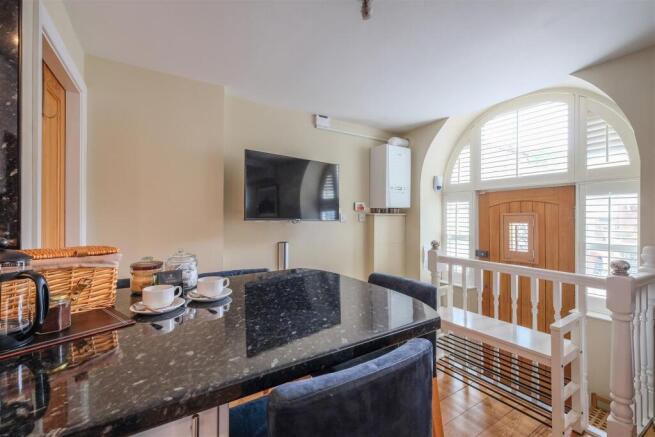 2 bed Apartment for sale Image 5