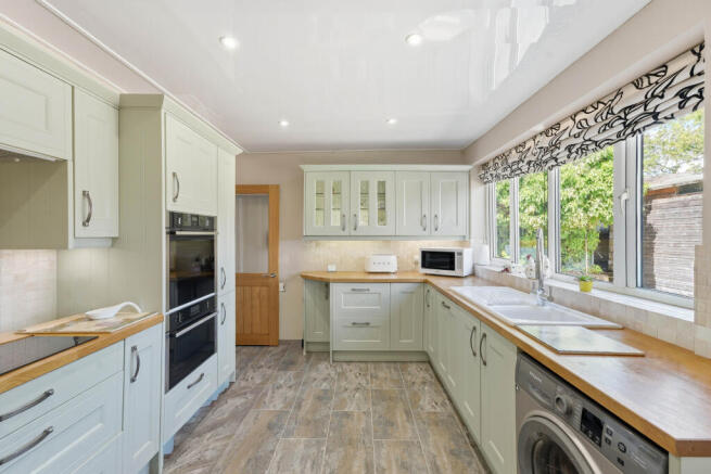 3 bed Bungalow for sale Image 9