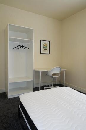 3 bed House to rent Image 5