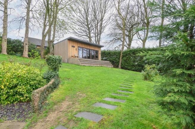 4 bed Detached for sale Image 10