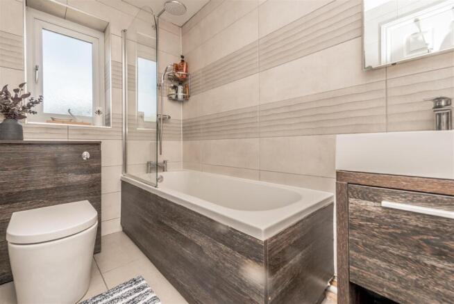 Family Bathroom / WC: