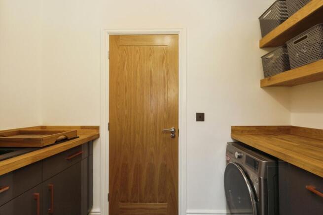 4 bed Detached for sale Image 10