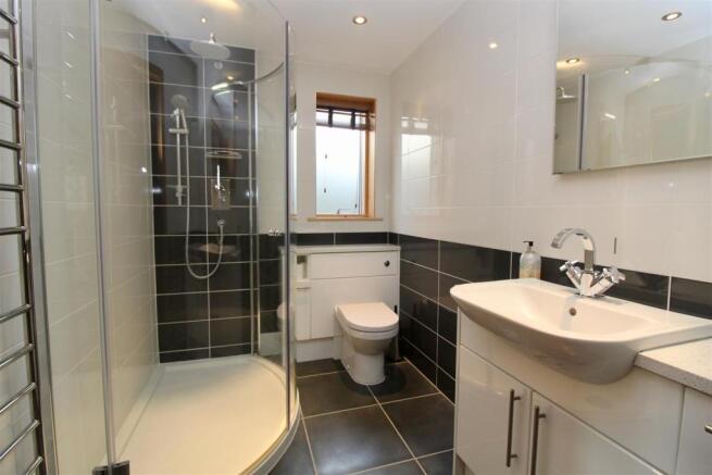 Bedroom 2 Ensuite