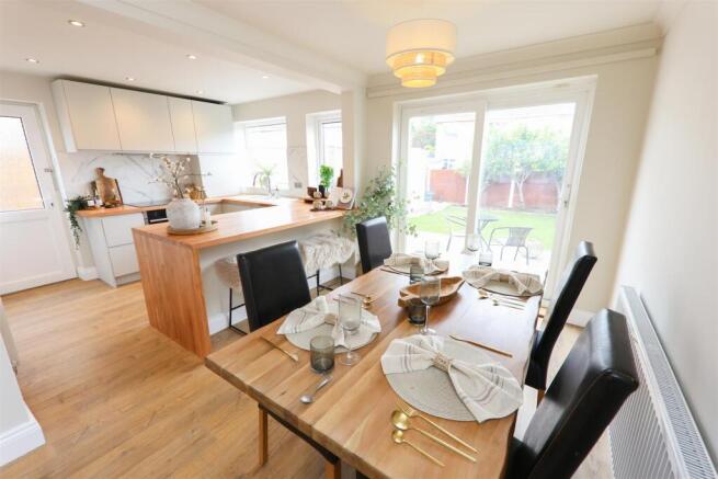 DINING/KITCHEN
