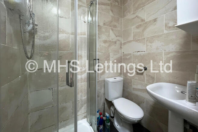4 bed Terraced to rent Image 10