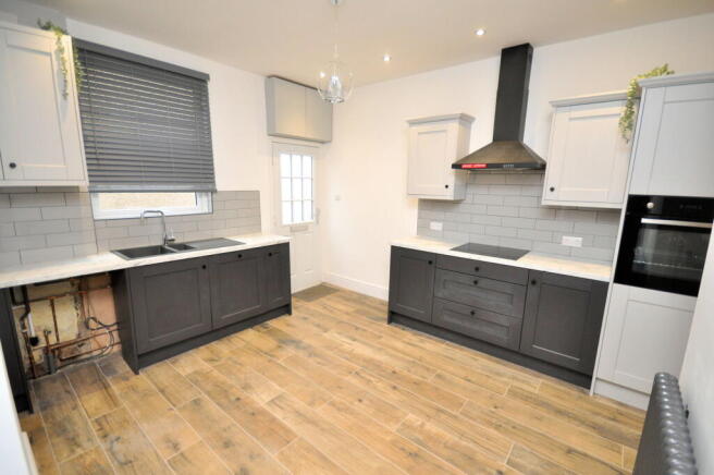 3 bed Terraced to rent Image 5
