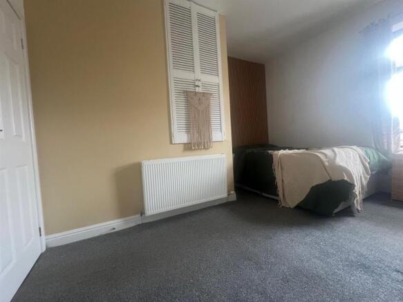 Holgate bed1 1.jpg