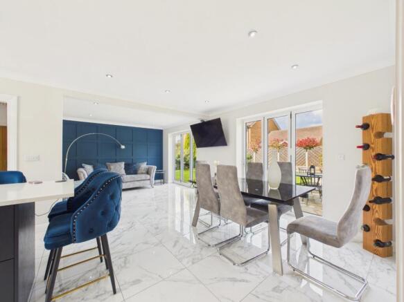 4 bed Detached for sale Image 11