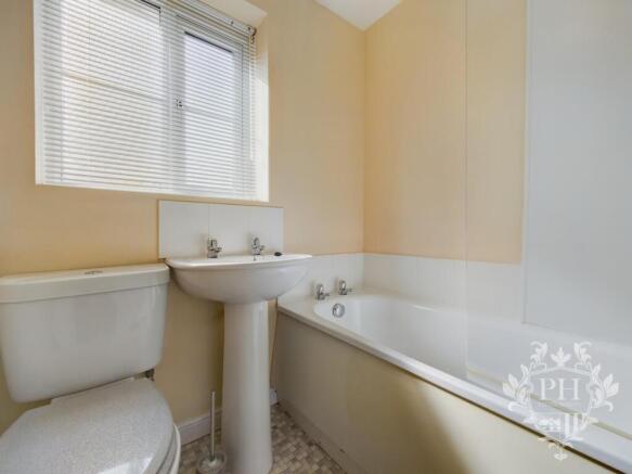 2 bed Semi-Detached to rent Image 10