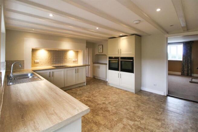 Kitchen (1).jpg