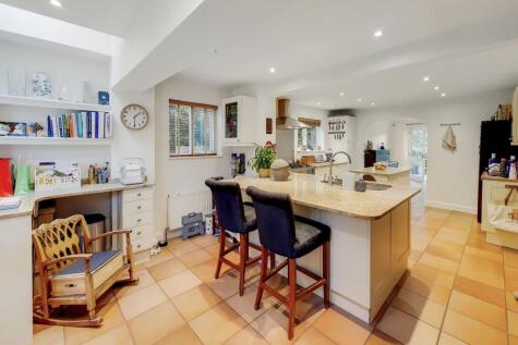 Beeches Drive, Farnham Common, Slough, SL2