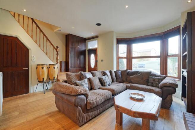 Living Room 1.jpg