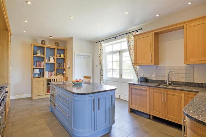7 bed Character Property for sale Image 11