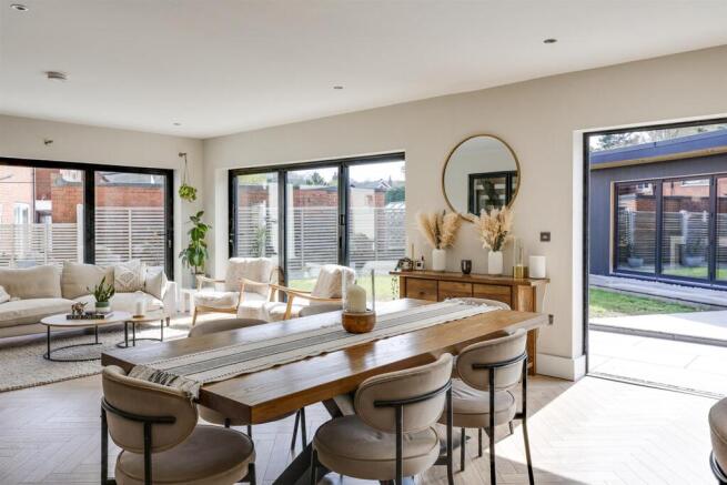 4 bed Detached for sale Image 11