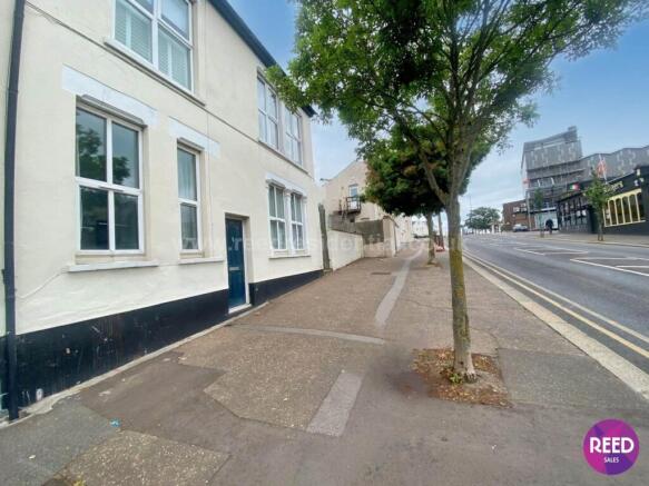 1-bed flat on Station Road, Southend, £165,000