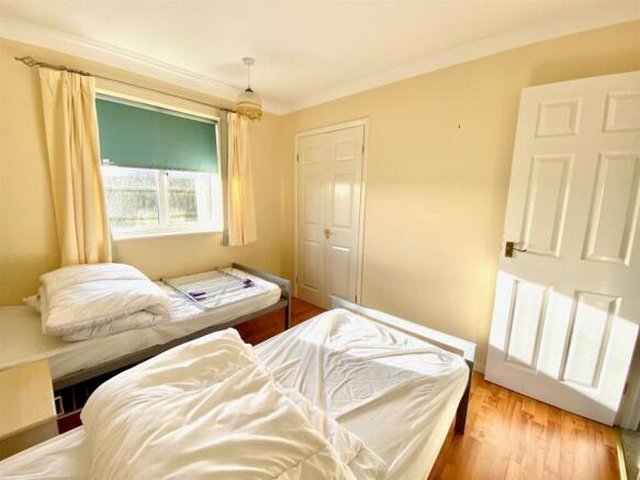Bed 2.jpg
