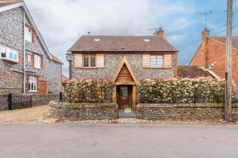 Contemporary Coastal Living with Stunning Views in Cley