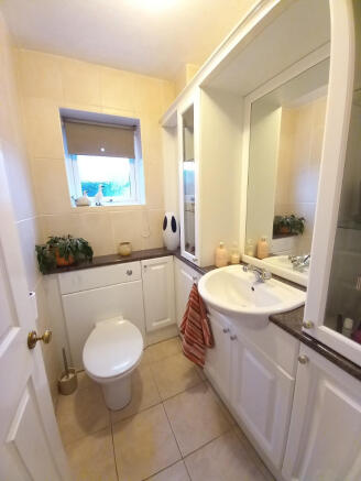 FITTED CLOAKROOM