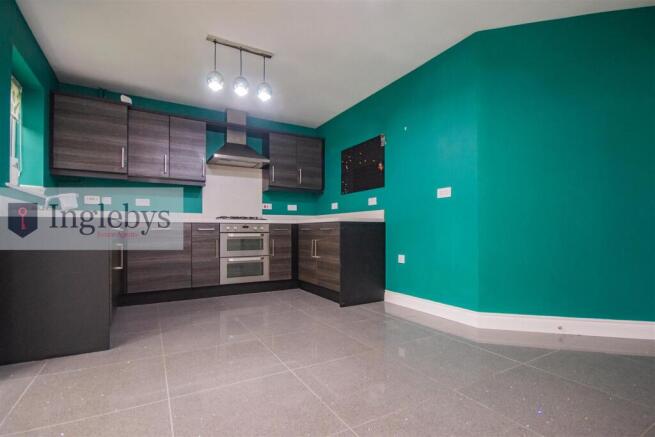 4 bed Detached for sale Image 4