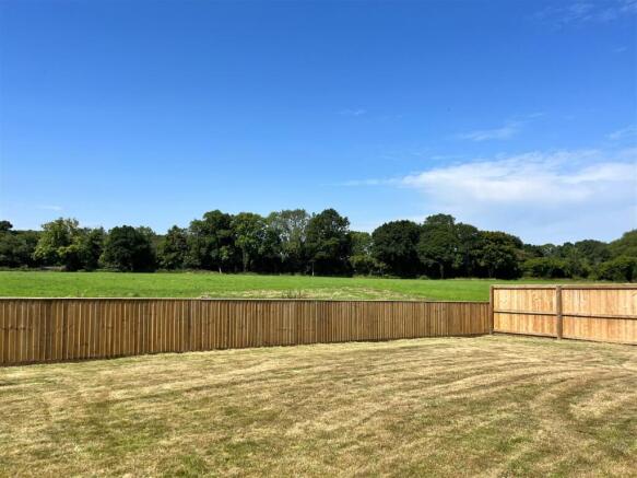 Plot 9 Garden.jpg