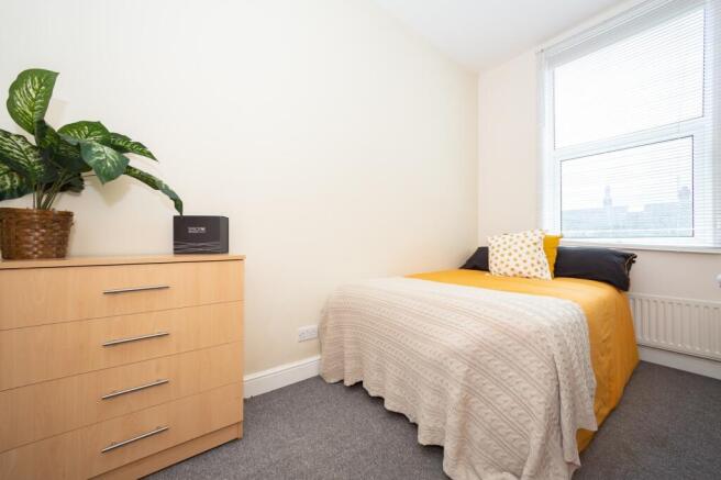 8 bed Terraced to rent Image 12