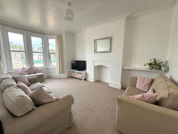 Living room 1.jpg