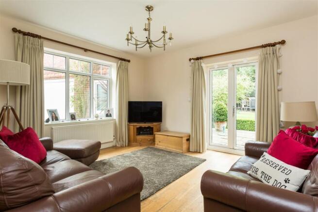 6 bed House for sale Image 4