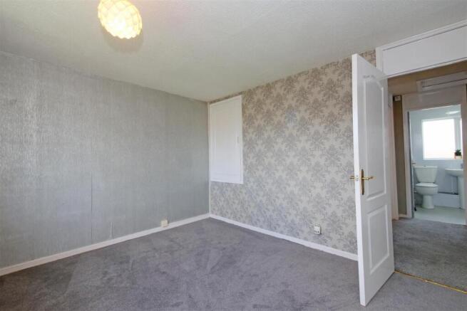 2 bed Apartment for sale Image 8