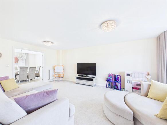 Buddleia Avenue, Streethay, Lichfield photo 4