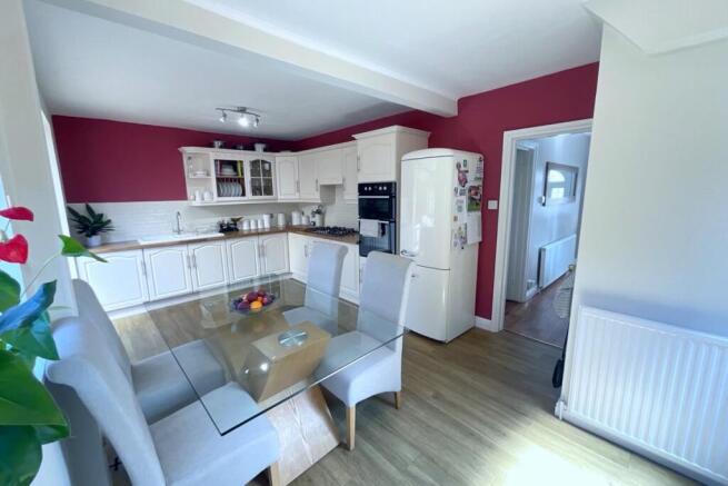 3 bed Semi-Detached for sale Image 10