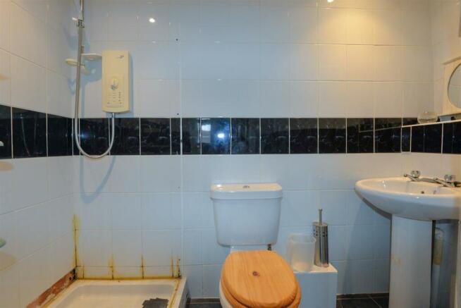 Ensuite 1.jpg