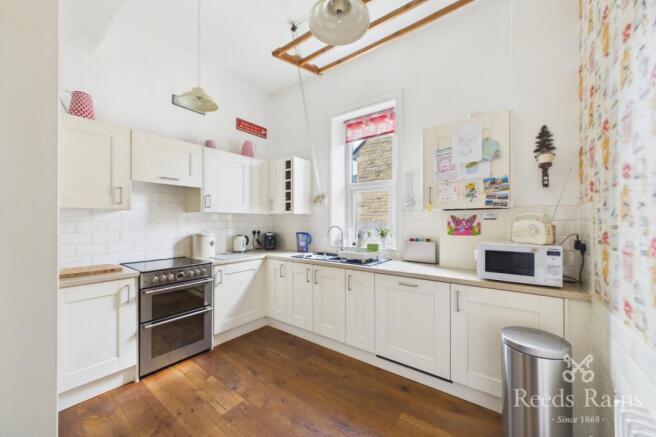 2 bed Apartment for sale Image 5