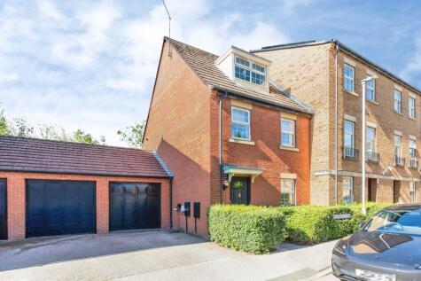 Outfield Close, Great Oakley, Corby